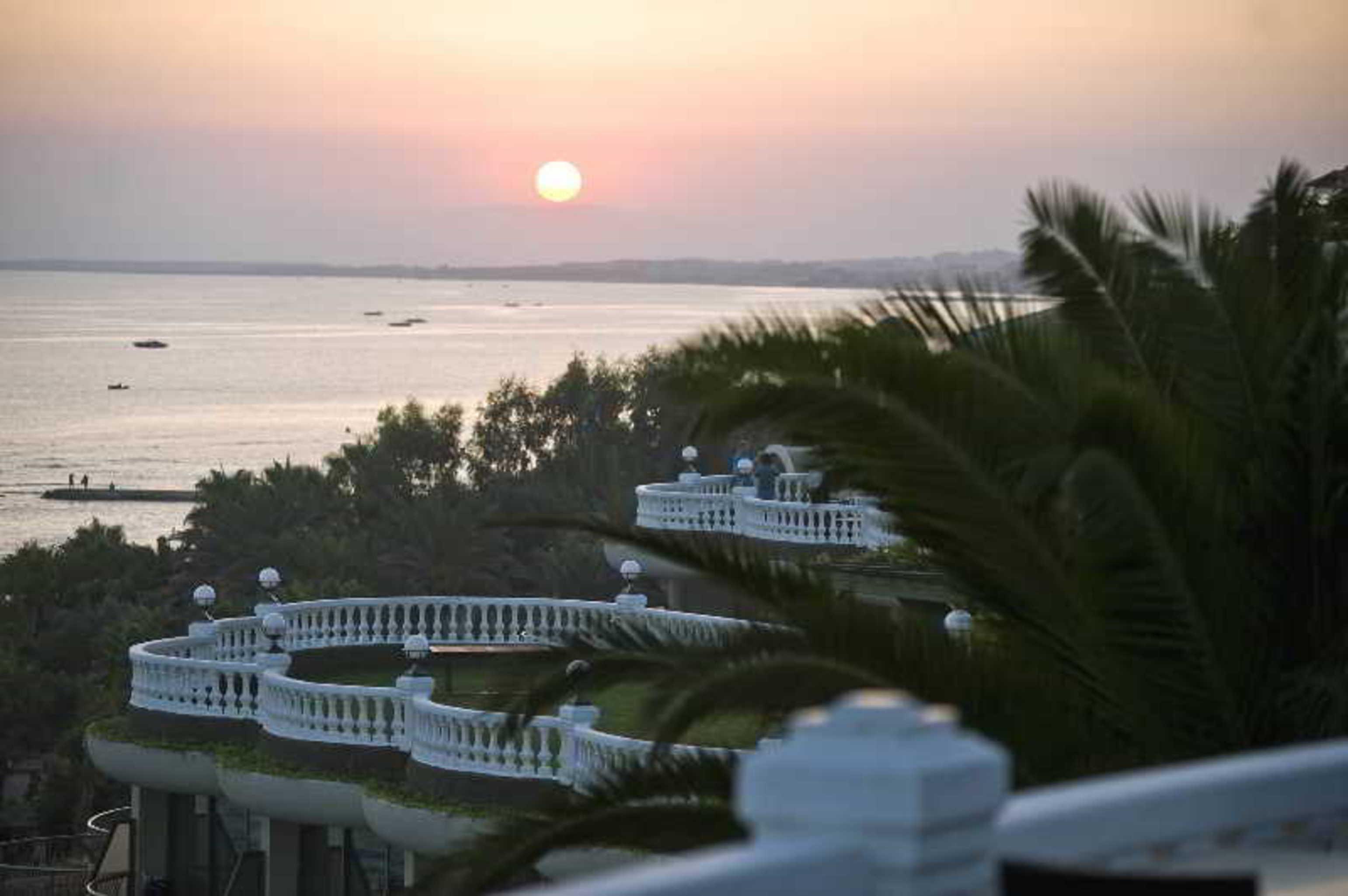 Sunrise Queen Luxury Hotel Side Exteriör bild